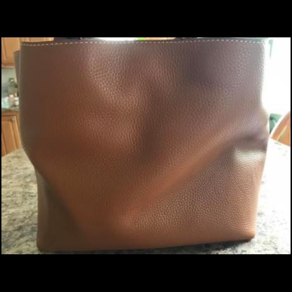 BRAND NEW w tags Dooney & Bourke pebbled leather Flynn shoulder bag in Caramel - Picture 3 of 9